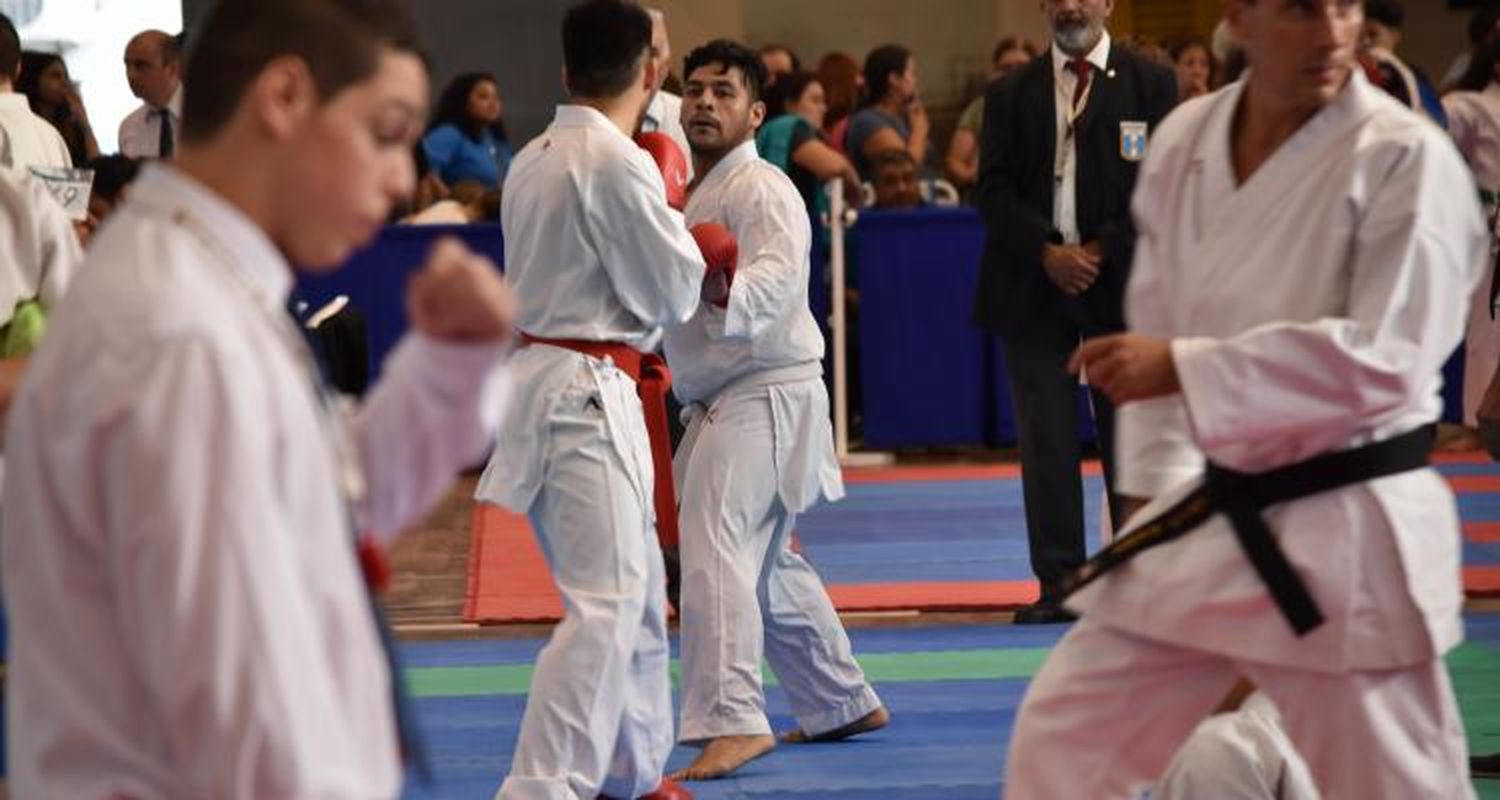 Más de 300 deportistas  en el Apertura de la FNK
