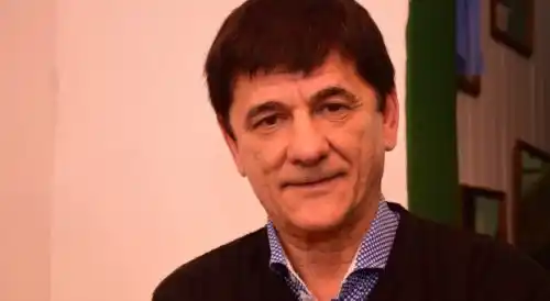 Roque Pérez: Intendente cierra campaña “compartiendo un choripán”