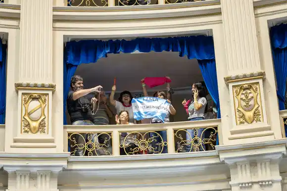 Todo un pueblo de fiesta: Lima fue declarada "ciudad" por la Legislatura y dio otro paso hacia su autonomía 