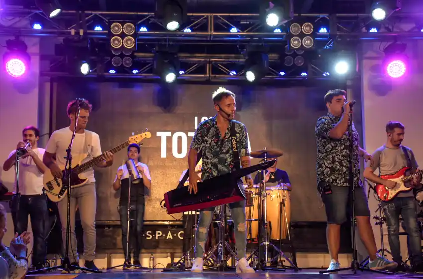 A puro ritmo, Los Totora trajeron la música a Espacio Clarín