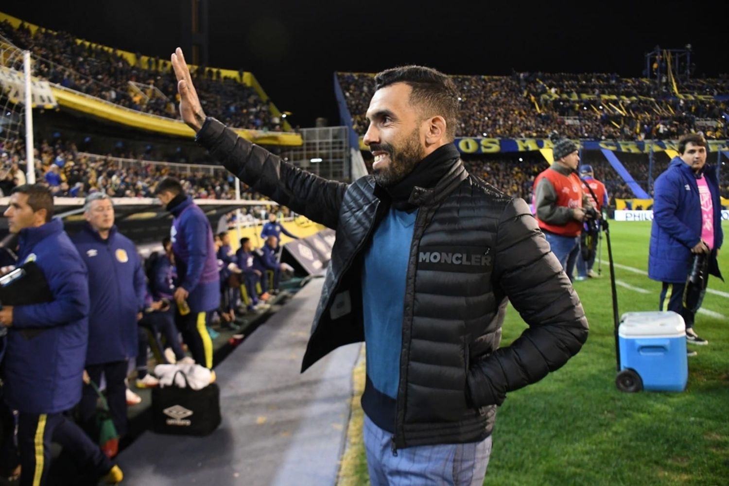 Tevez no habló tras el triunfo, pero los jugadores lo elogiaron por su trabajo