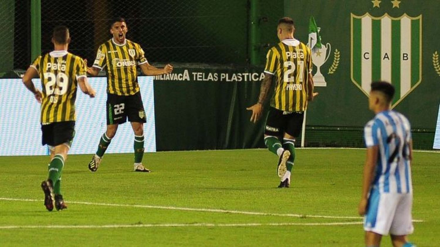 Alvarez abrió el camino en la victoria sobre Racing
