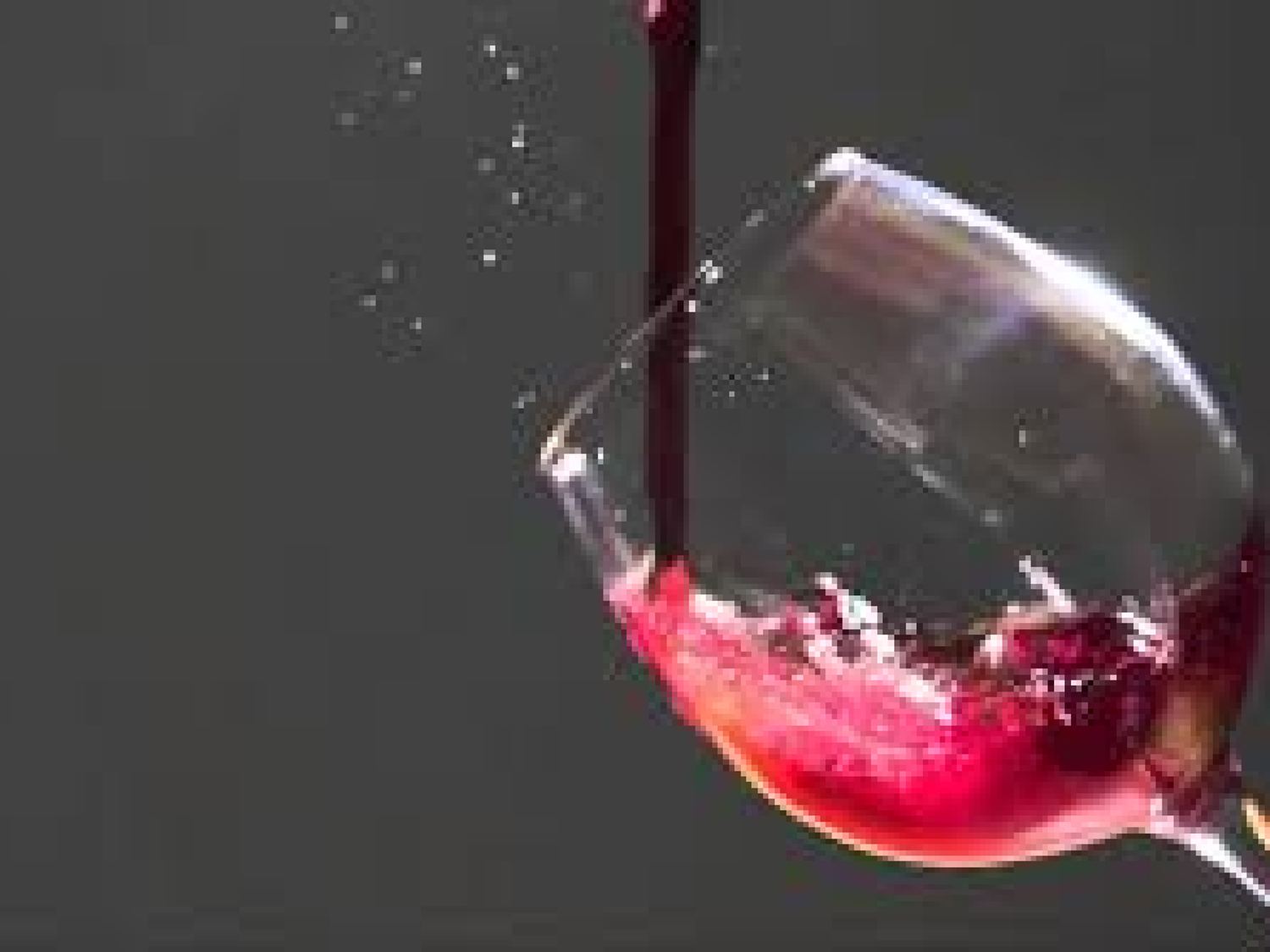 Permiten vender vino en lata para competir con la cerveza
