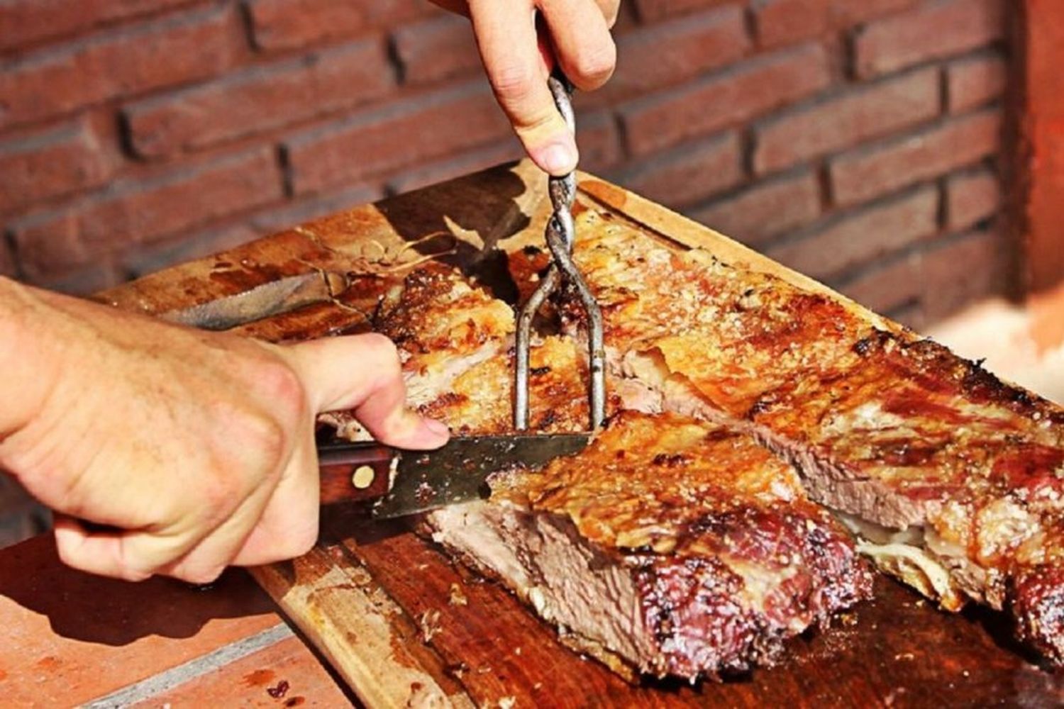 Un asado de médicos con el sobrino de Bordet terminó con al menos 2 contagiados