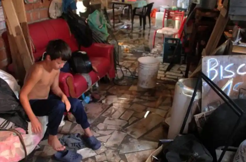 Cuatro muertos y miles de evacuados en el Litoral