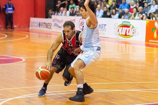 Central jugó un notable segundo tiempo y se puso dos juegos arriba
