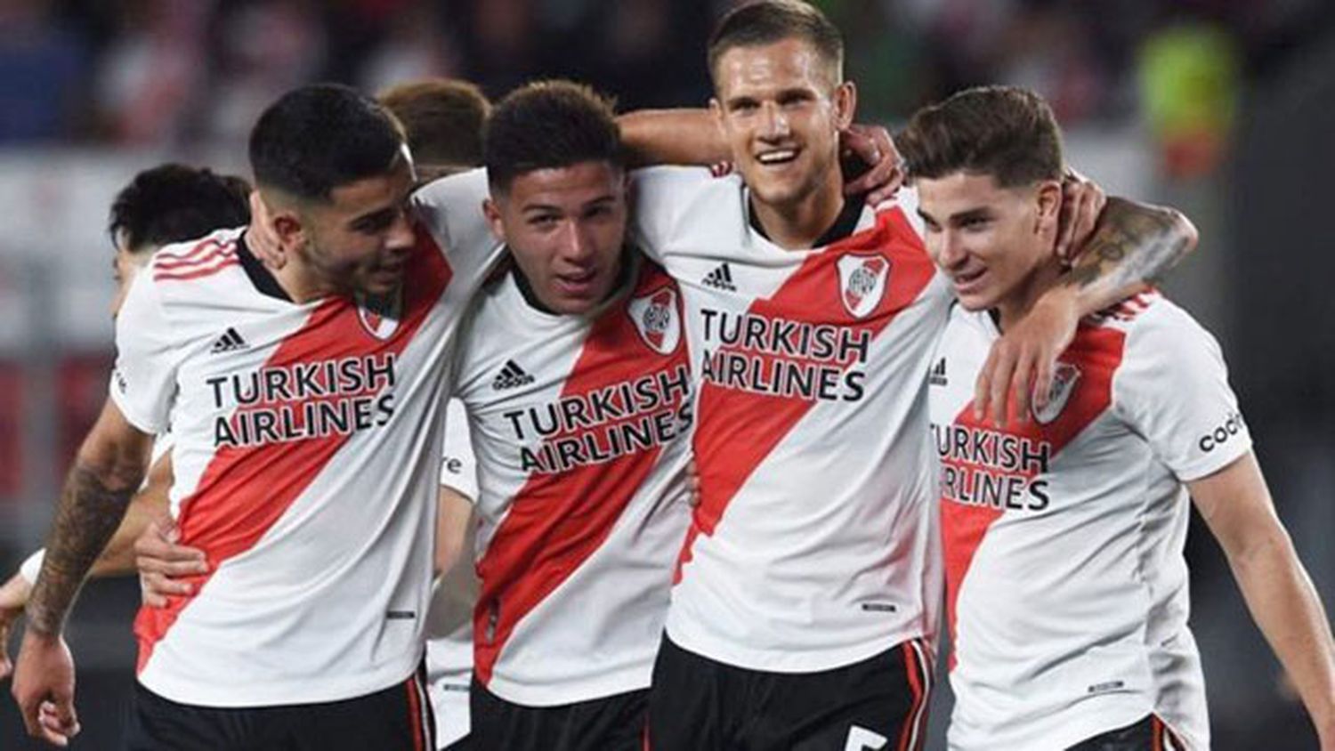 River recibe a Racing con la posibilidad de festejar el título