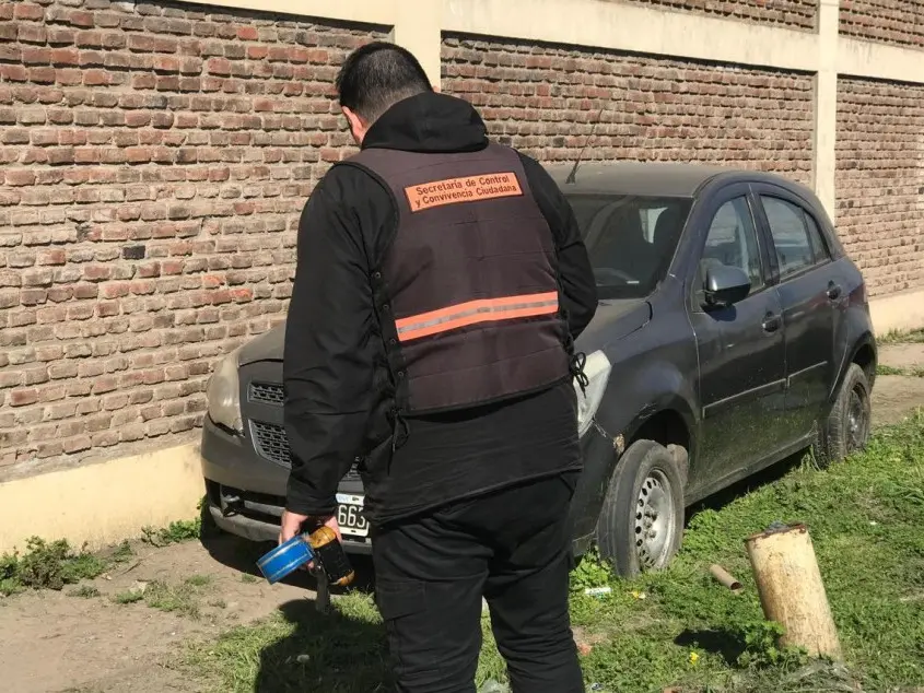 La Municipalidad ya retiró 156 vehículos abandonados de las calles en lo que va del año.