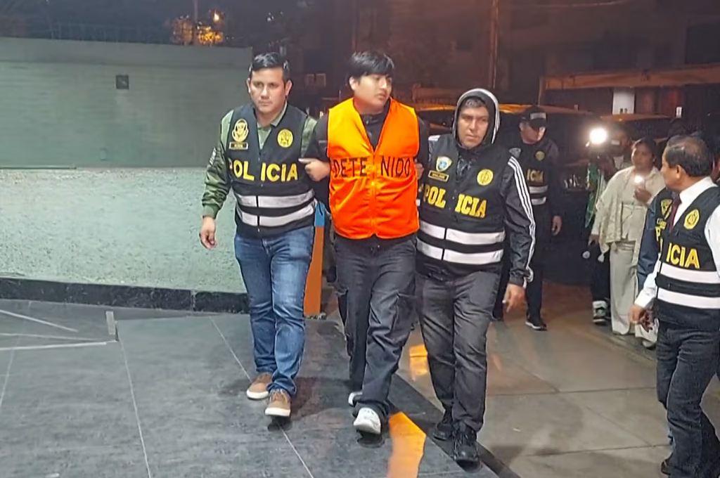 “Pequeño J”, rompió el silencio.