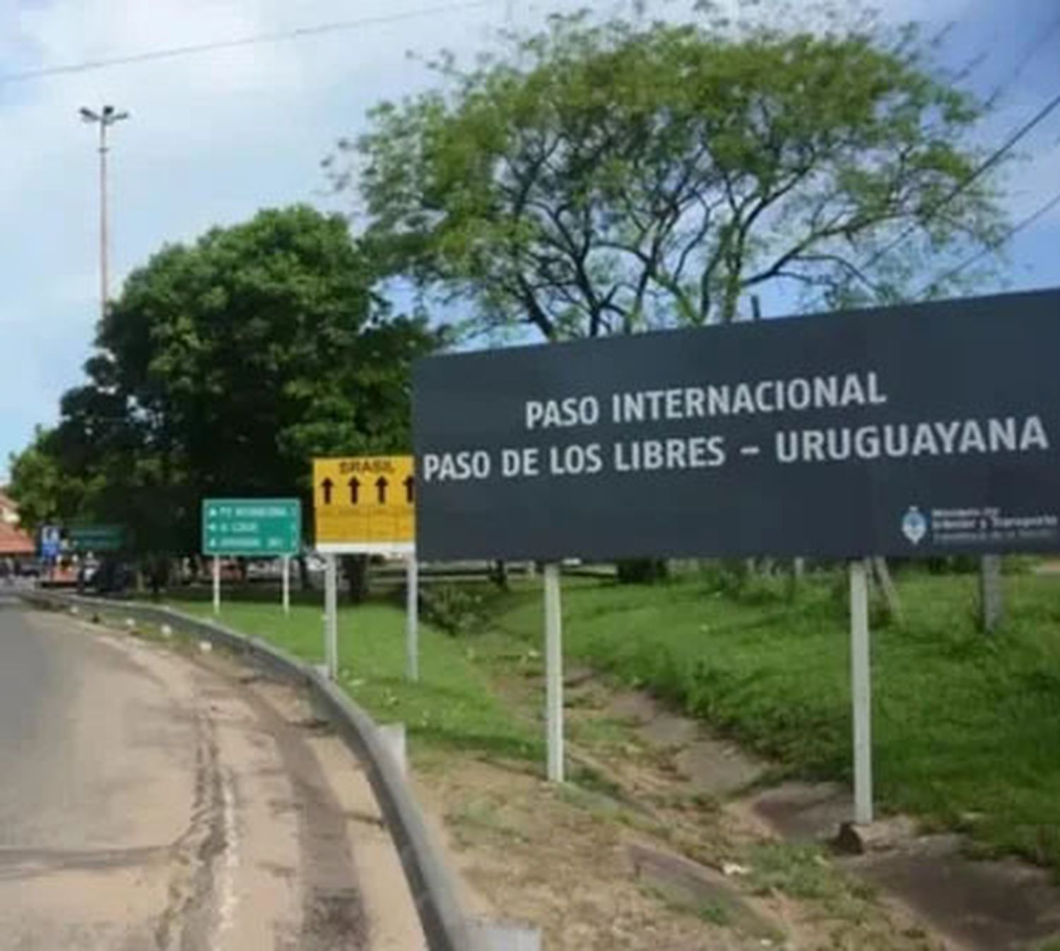 Cerrarán las oficinas migratorias de Paso de Los Libres, San Rafael y El Calafate