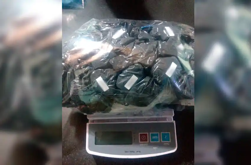 Un detenido con droga: guardaba cocaína en una pelota de fútbol