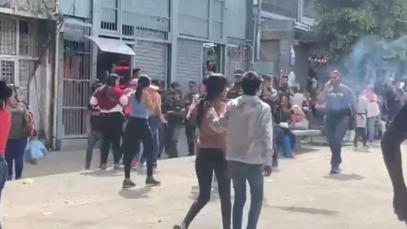 TIENEN A MONTE A LOS BUHONEROS en el mercado del Cementerio: “Queremos trabajar” (+Video)