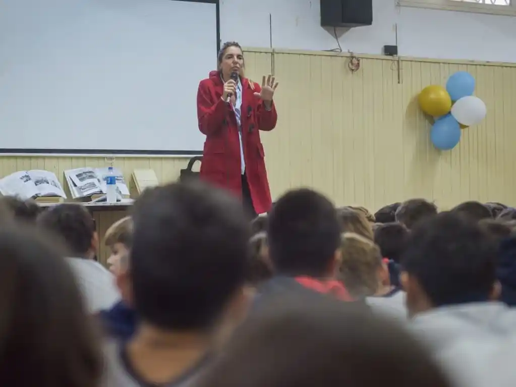 La primera jornada del programa se llevó a cabo con la participación de ocho cursos del nivel secundario del Instituto Industrial Pablo Tavelli.