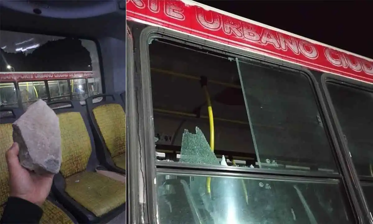 Atacan a piedrazos a colectivos en el inicio del paro en Bahía