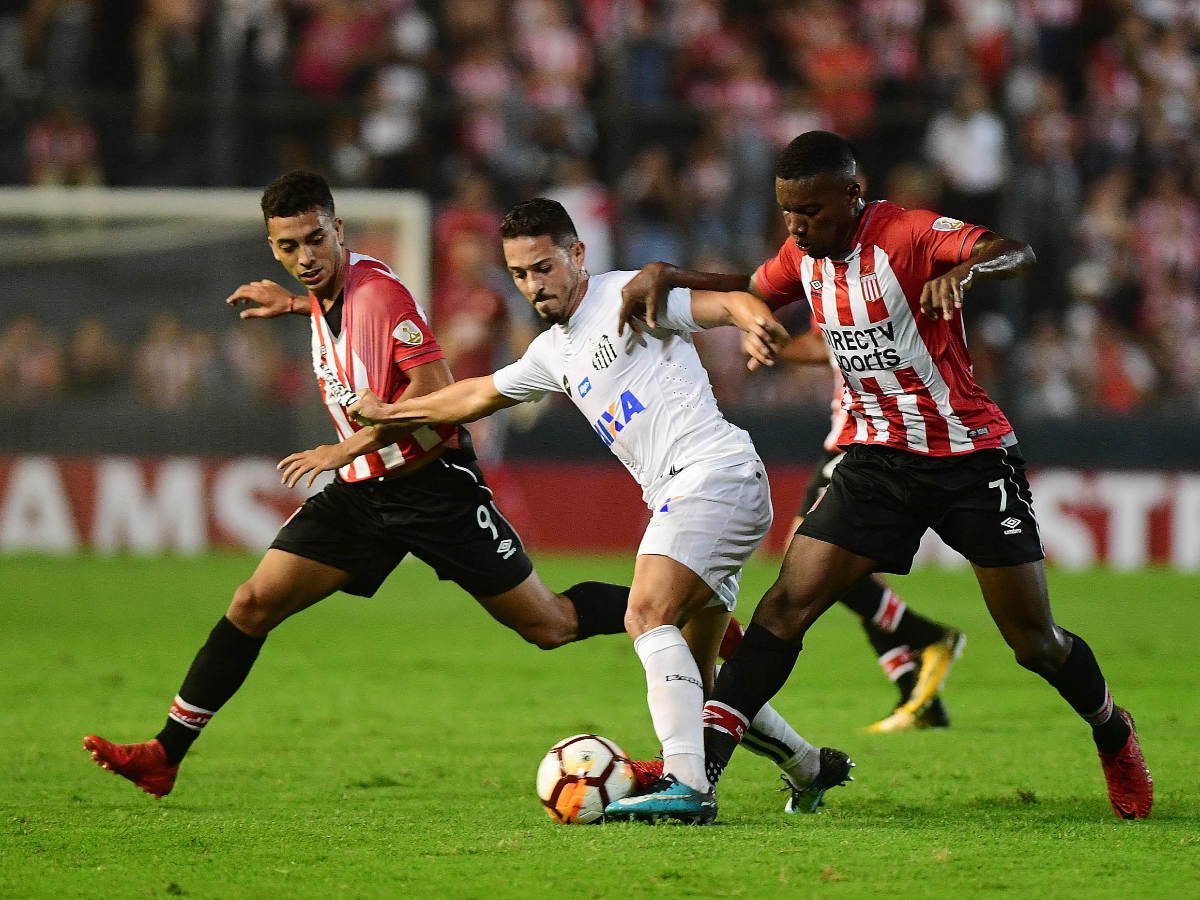 Santos sorprendió a Estudiantes 