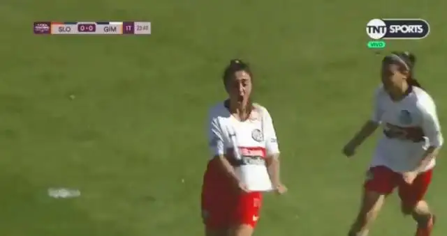 Macarena Sánchez volvió a marcar para San Lorenzo y se fue expulsada
