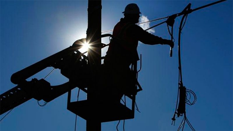 Vecinos de camino a Ñandubaysal denuncian que están sin luz desde anoche