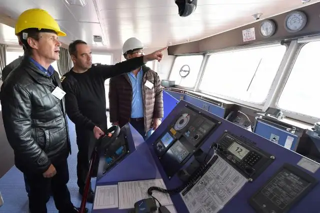 Bordet recorrió el buque de ultramar  en el puerto de Diamante