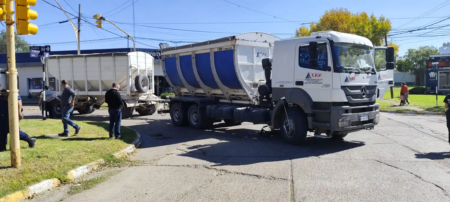 Adolescente resultó gravemente herida tras ser atropellada por un camión en Crespo