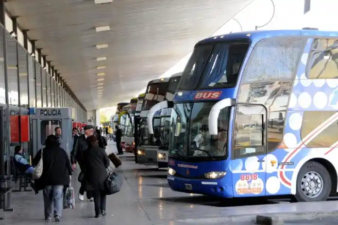 La UTA anunció un paro de micros de corta y media distancia que afectará al interior del país