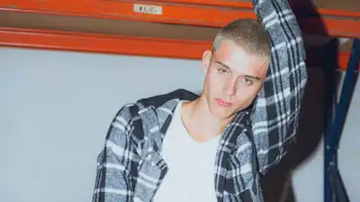 De cortar pasto en Tandil a modelar en Milán, el joven que se abrió camino desde abajo