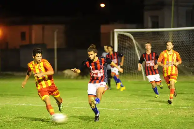 Triunfos de Independiente y Sporting en el inicio de la Copa Gualeguaychú