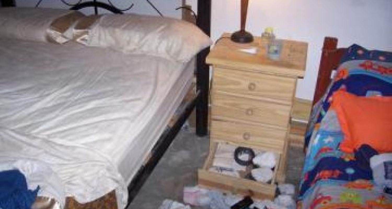 Saquearon la casa de un policía