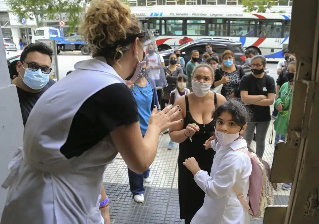 Comenzaron las clases presenciales en cuatro provincias, en forma escalonada