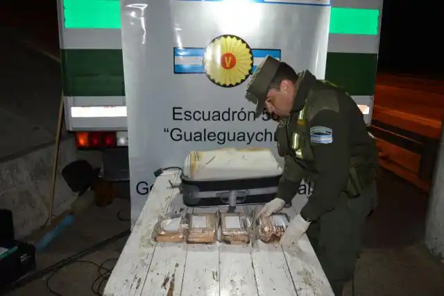 Gualeguaychú. Secuestramos casi 5 kilos de marihuana escondidos en ómnibus