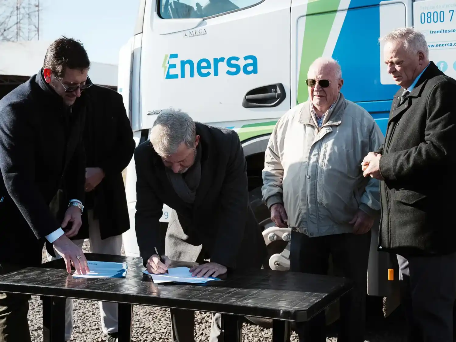 Con una inversión de 25.000 millones de pesos, Frigerio firmó en Viale el acta inicio para la repotenciación eléctrica de la región