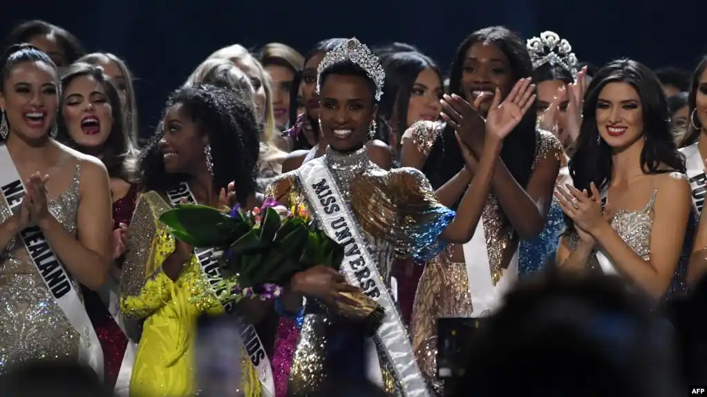La sudafricana Zozibini Tunzi fue coronada Miss Universo 2019