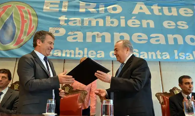 Urribarri acordó con La Pampa cooperación en telecomunicaciones
