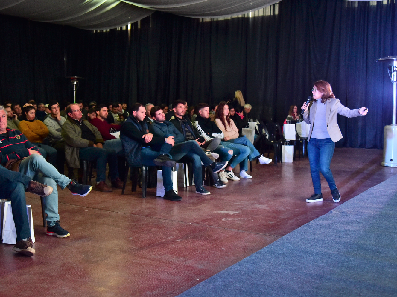 Gran convocatoria en el segundo Congreso Veterinario de Delyar