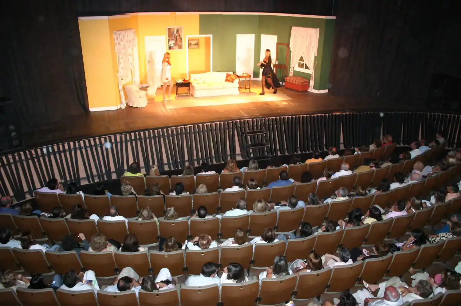 Escenario. Figuras del espectáculo se han lucido ante el aplauso del público en el Auditórium