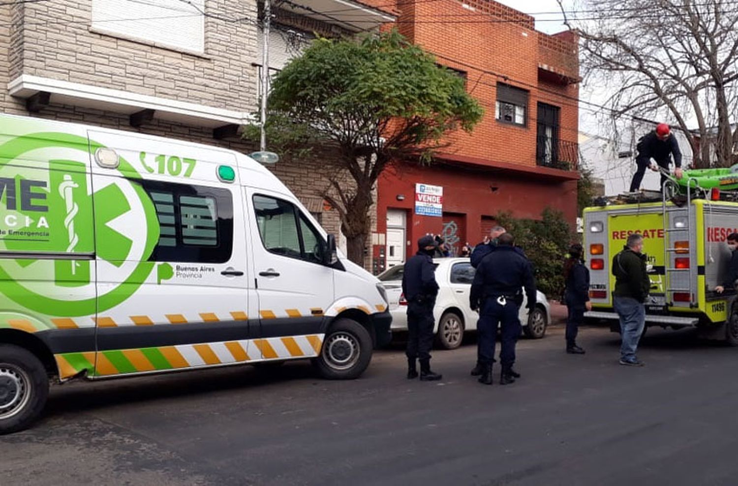 Una mujer cayó de un balcón: investigan las causas