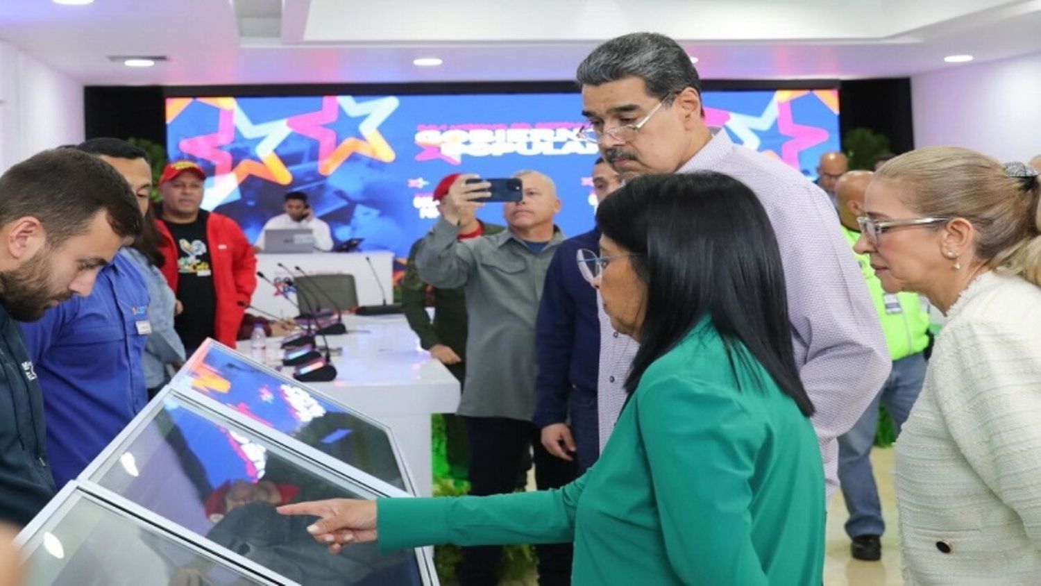 Maduro activó sala de «autogobierno» para monitorear proyectos comunitarios (VIDEO)