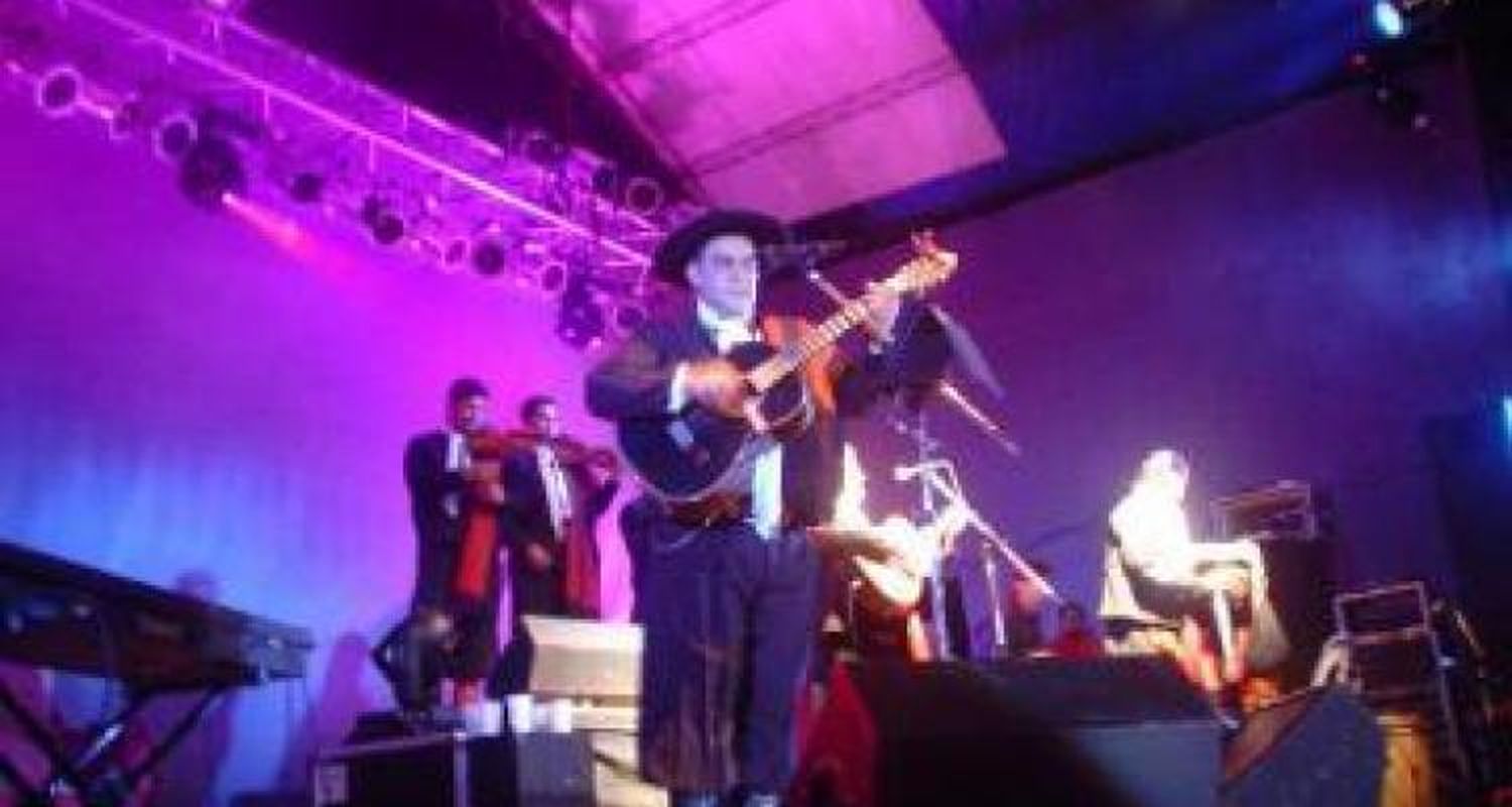 Alrededor de 11 mil personas en el Festival del Durazno