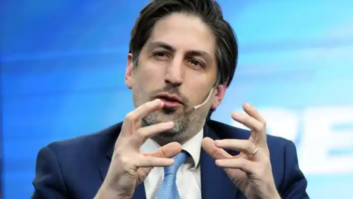 Trotta ahora dejó abierta la posibilidad de restringir la presencialidad en las escuelas