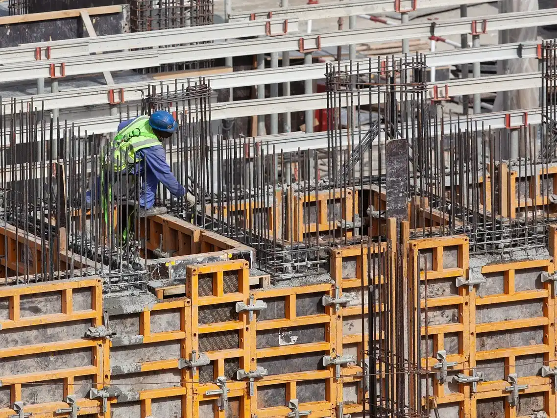 Tribunal colombiano suspende aumento del salario mínimo 2026 decretado por el Gobierno Petro