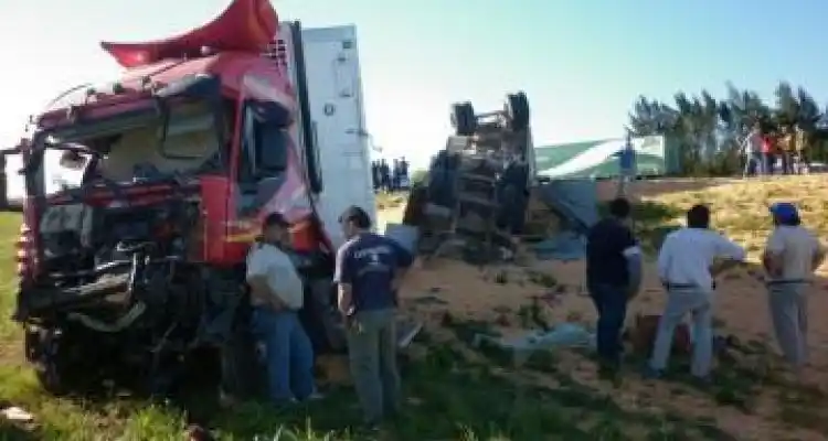 Dos camiones chocaron en la Ruta 9