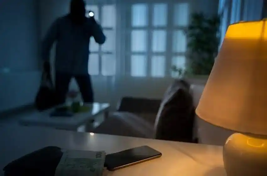 Pánico en casa: entró a una vivienda por la fuerza, tomó de rehén a un nene de 12 años y robó todo lo que encontró