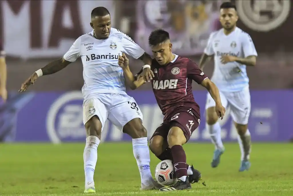 Cerca del final, Lanús se quedó con las manos vacías