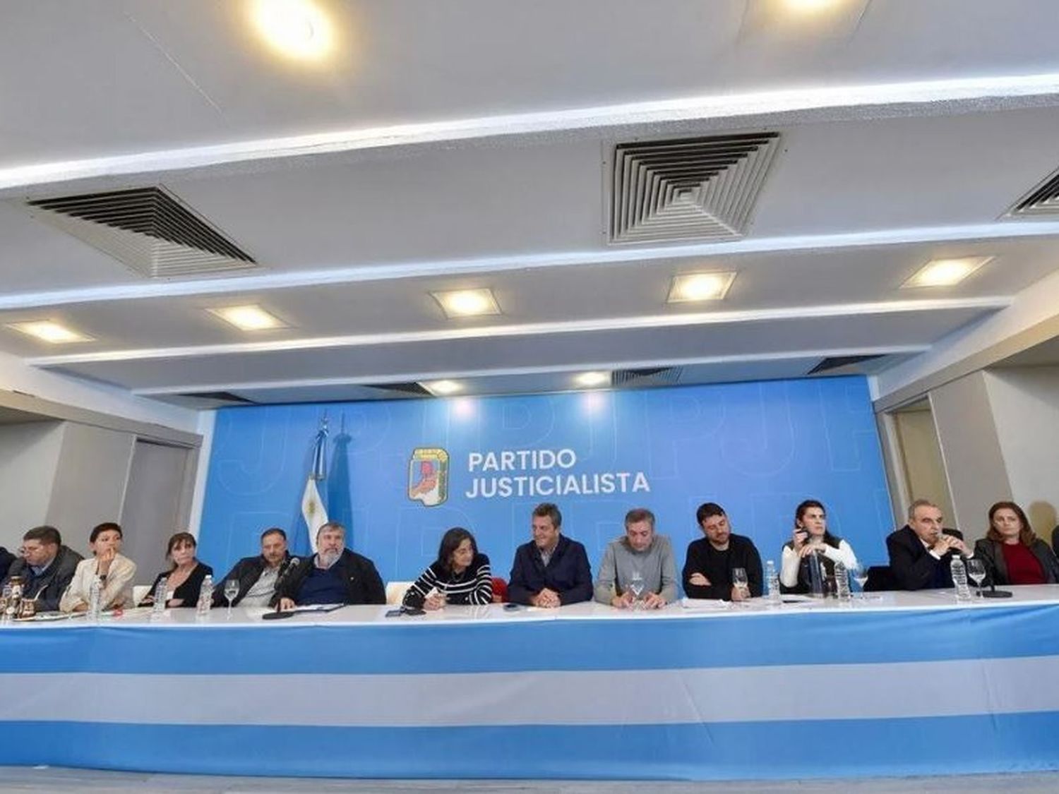El Consejo Nacional Federal del Partido Justicialista se reunió para definir cómo enfrentar la condena a CFK