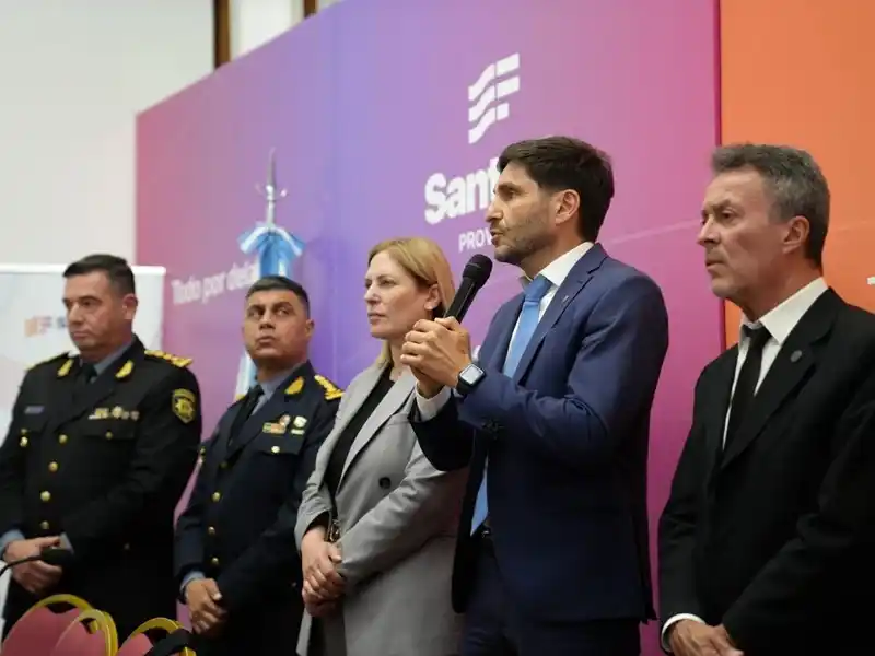 Pullaro junto a Scaglia y Torres durante la presentación