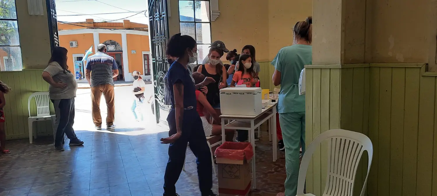 Vacunación en escuelas: este lunes, último día del cronograma en la escuela 27 y Socorro
