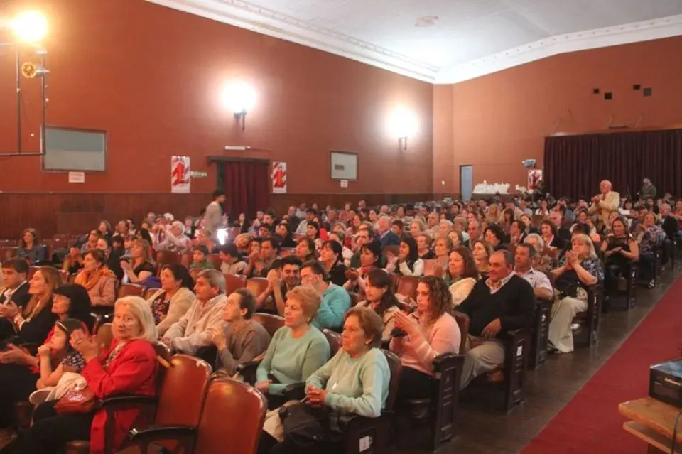El Encuentro de Colectividades comienza con una noche de gala