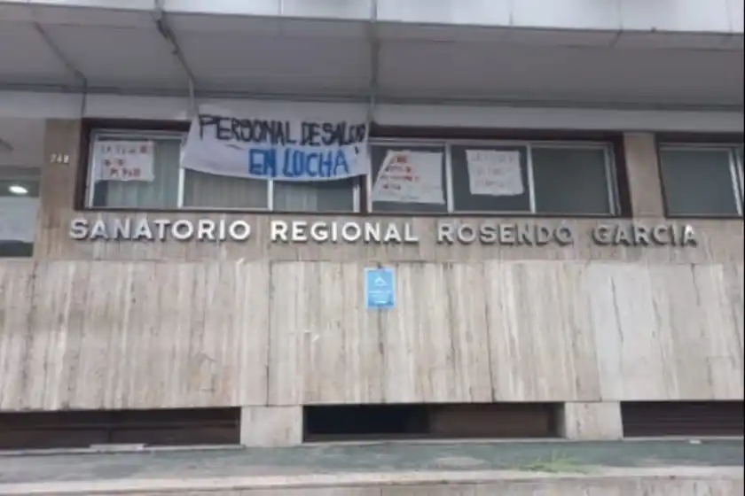 Personal no médico de sanatorio regional inició un paro por tiempo indeterminado