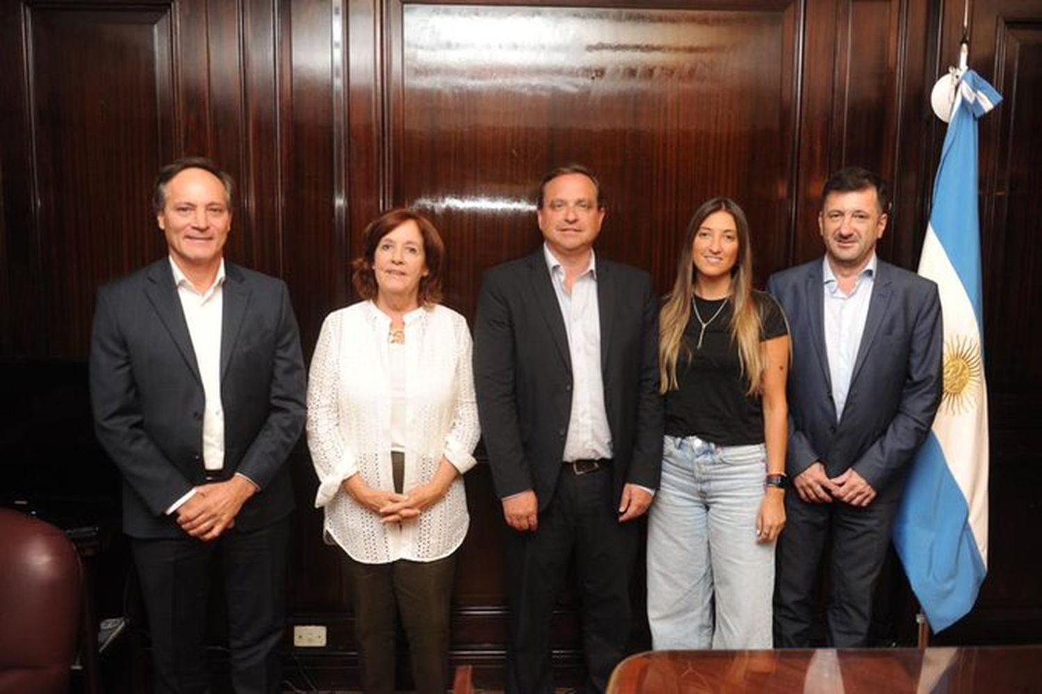 Se rompió el bloque oficialista del Senado: Kueider y otros cuatro legisladores conformaron Unidad Federal