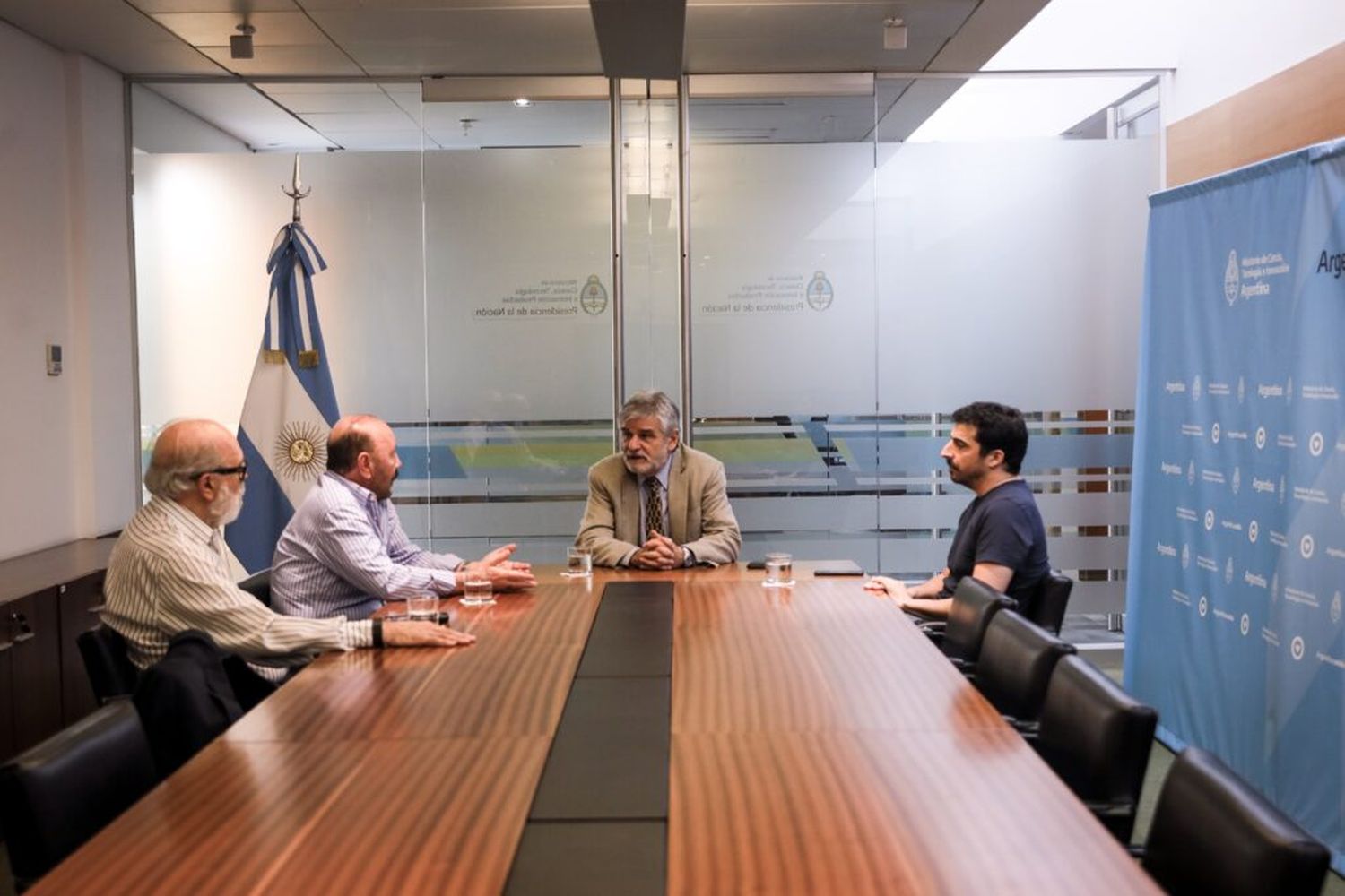 Insfrán firmó convenio con el ministro de Ciencia de la Nación