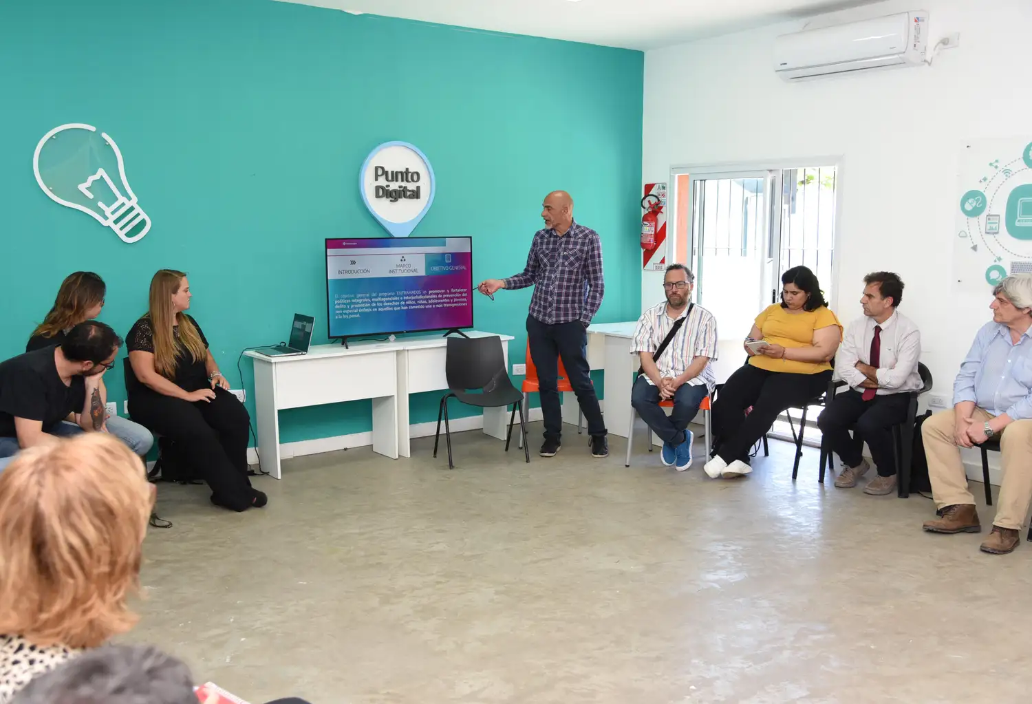 Guillermo Orizaola, representante provincial del programa Entramados, explicando los alcances de la iniciativa.